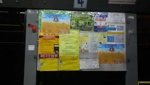 Доска оголошень у троллейбусі