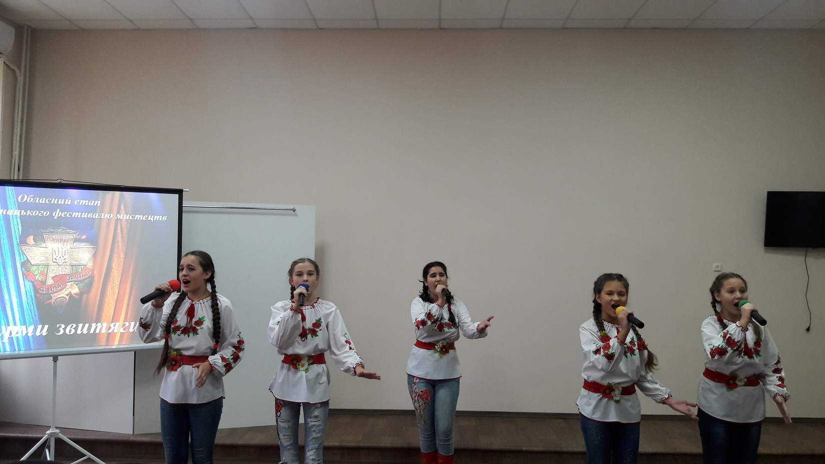 Народний вокальний ансамбль Червона калина на Сурмах звитяги