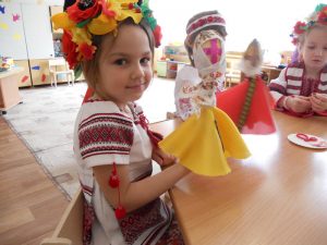 Гурток «Чарівні фарби» лялька-мотанка