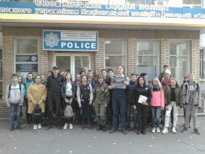 Гурток «Стань творцем свого життя» завітав до поліції_04