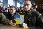 Вихованці гуртка «Стань творцем свого життя» привітали українських воїнів святковим концертом