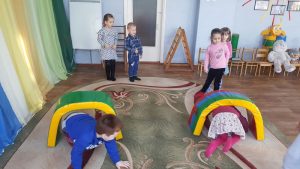 Щоб здоров’я добре мати, треба бігати , стрибати!