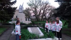 білим цвітом вкрилися сади