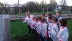 білим цвітом вкрилися сади