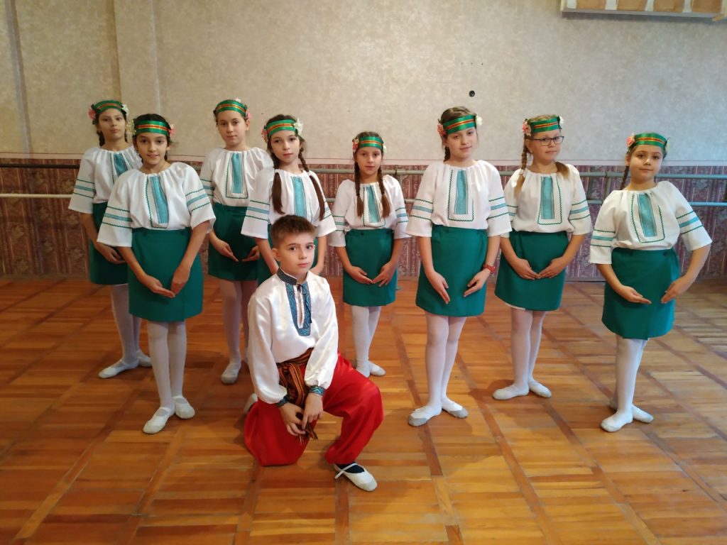 Танцювальний флешмоб «Україна назавжди!» (керівник – Таноніна М.М.)