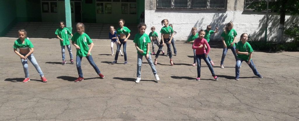 Танцювальний флешмоб «Україна назавжди!» (керівник – Таноніна М.М.)