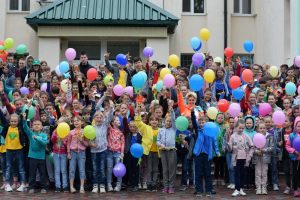 «Країна дитинства скликає друзів»