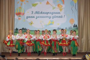 «Країна дитинства скликає друзів»